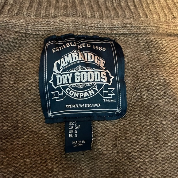 Cardigan sweater jacket. Two way zipper and button closure. Sleeves reinforced. - Picture 2 of 10